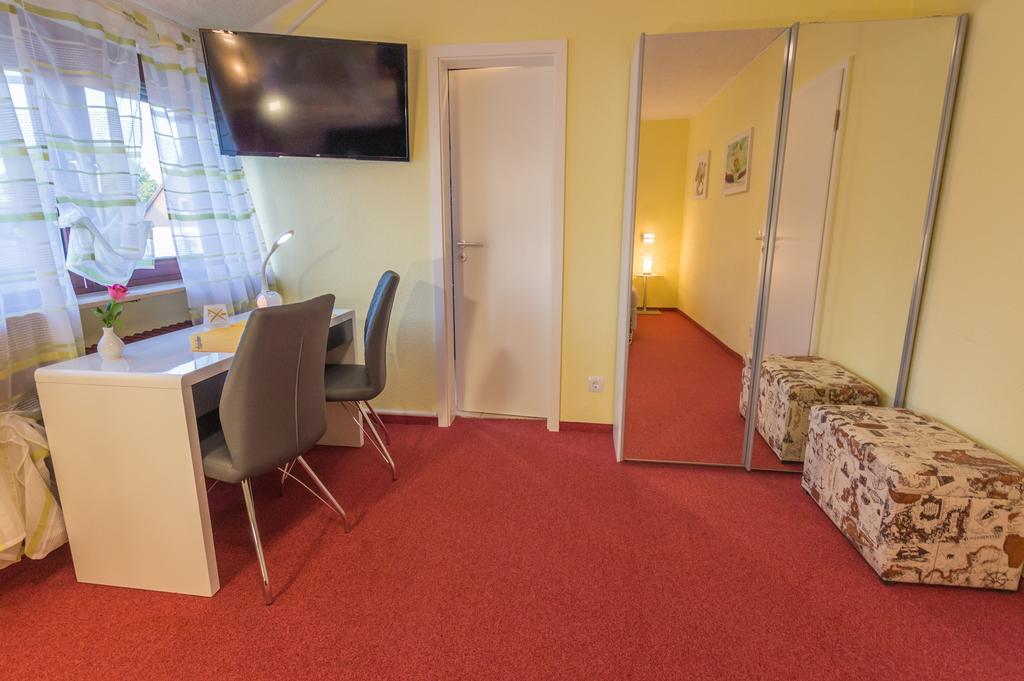 Hotel Rosengarten Швебиш-Гмюнд Экстерьер фото